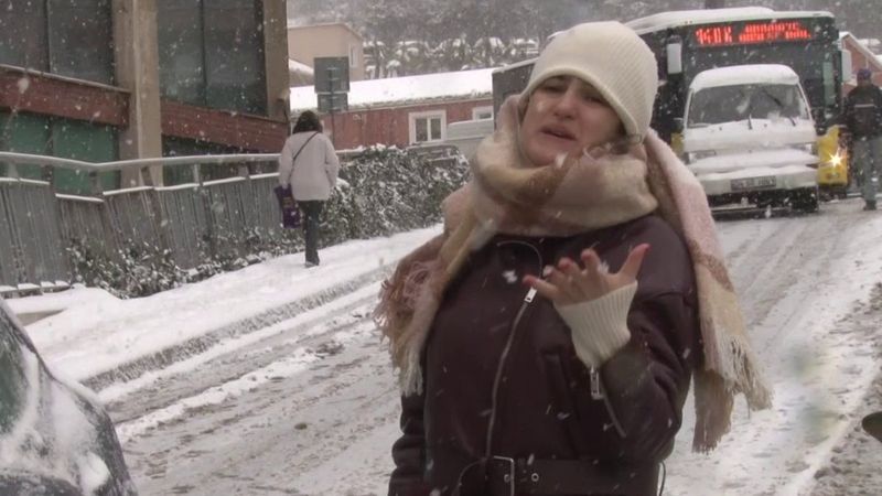 Üsküdar'da yolda mahsur kalan kadın sürücüden gazetecilere tepki