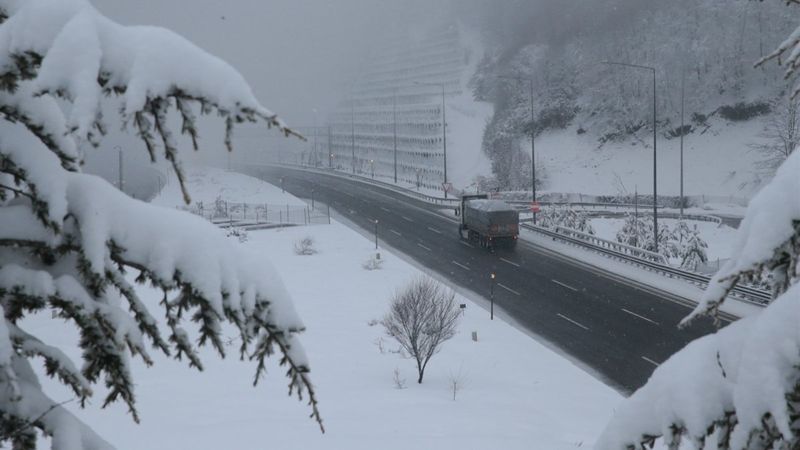 Bolu Dağı Tüneli'nde kar ve sis etkili