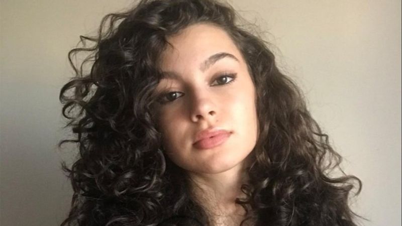 Kardeşlerim'in Asiye'si mini eteği ve mini kazağıyla nefes kesti! Göğüslerinin açılmasına ramak kaldı...