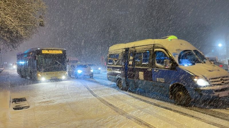 İstanbul'da kar etkili olmaya devam ediyor