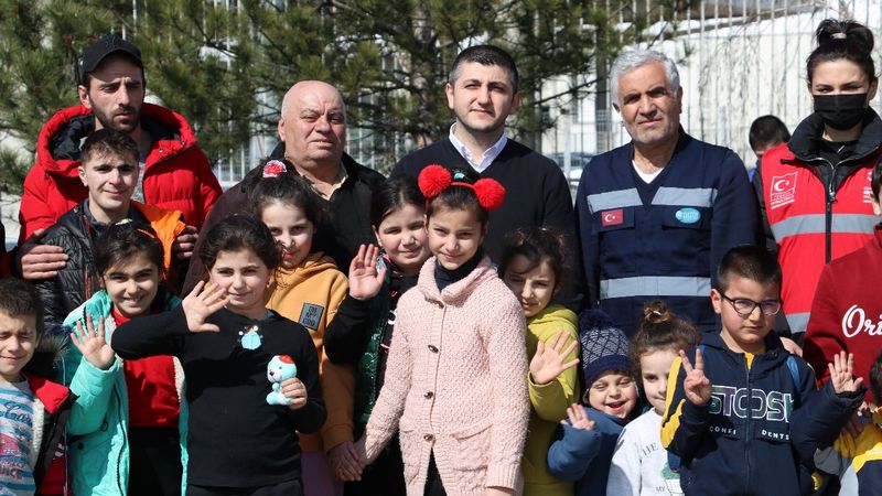 Ukrayna'dan tahliye edilen Ahıska Türklerinin sevinci