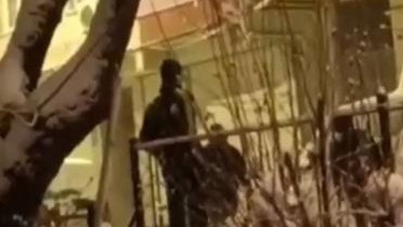 Esenler'de gençlerin attığı kar topu cama gelince kavga çıktı