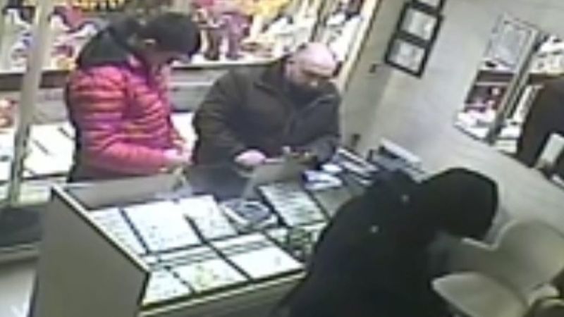 Kayseri'de kuyumcuyu yaralayıp bir bilezik çaldı