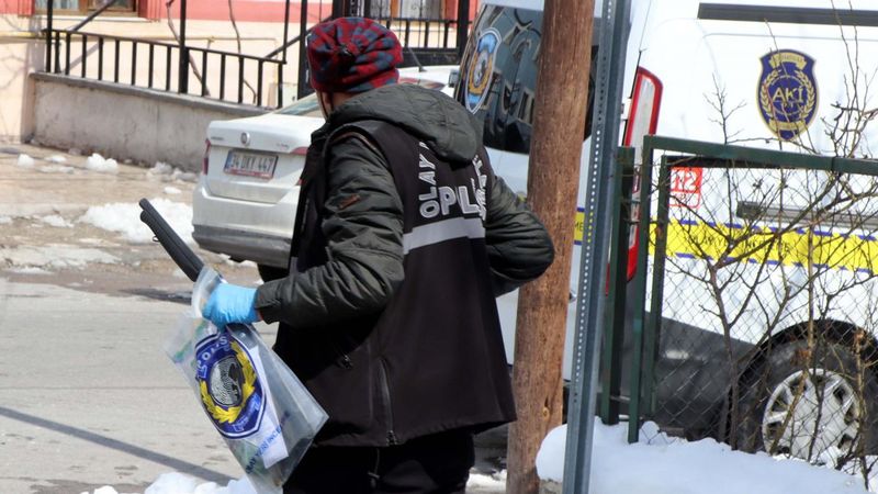Kayseri'de tüfeğini temizlerken, kendini vurdu