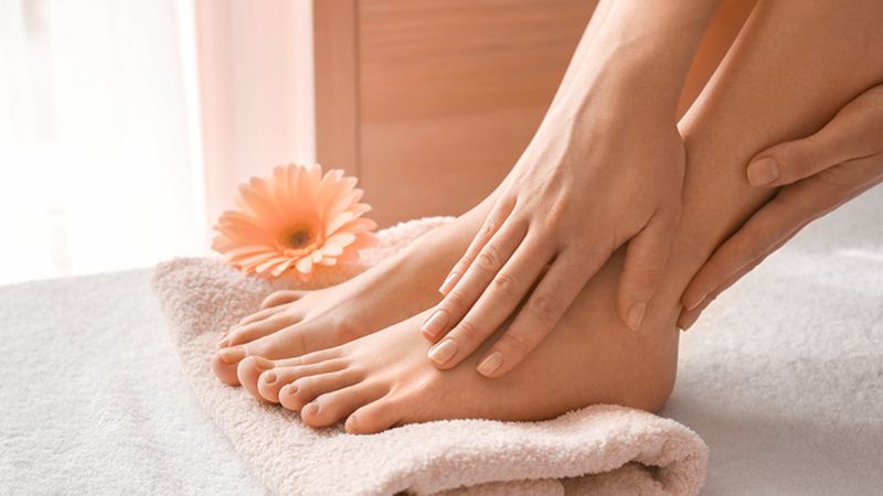 Ayağınızın altına çörek otu yağı sürüp uyuyun! O sorundan eser kalmayacak...