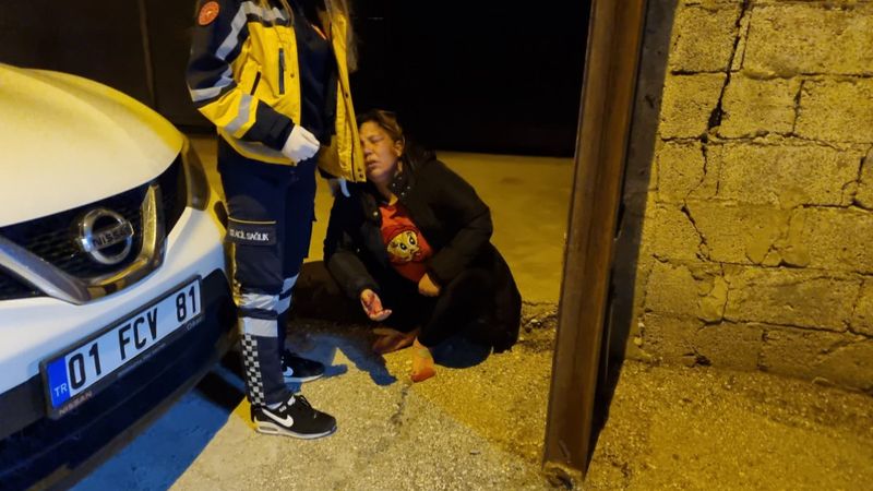 Adana'da, zorla girdiği evde kadını darbetti