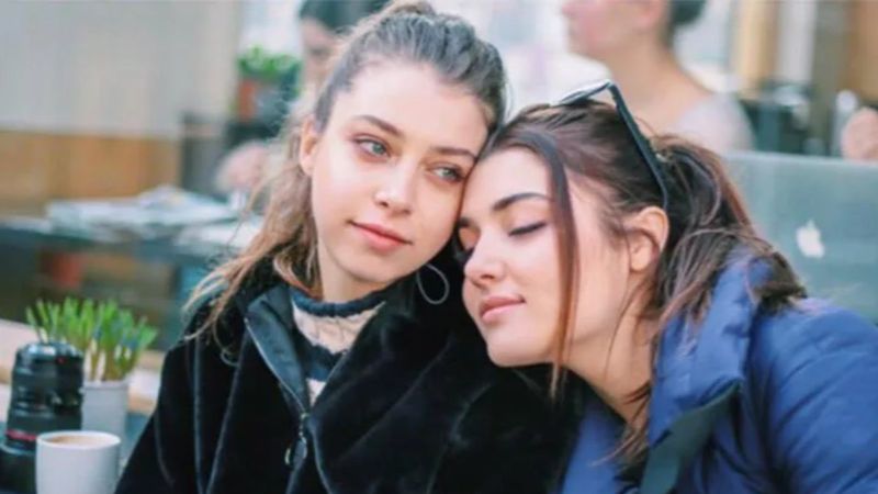 Hande Erçel'in ablası Gamze Erçel bacaklarını açtığı pozlarla yıktı geçti! 'Vay vay vay..'