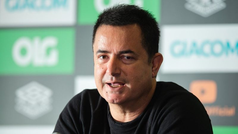 Galatasaraylı taraftarlar Barcelona maçı için Acun Ilıcalı'ya seslendi