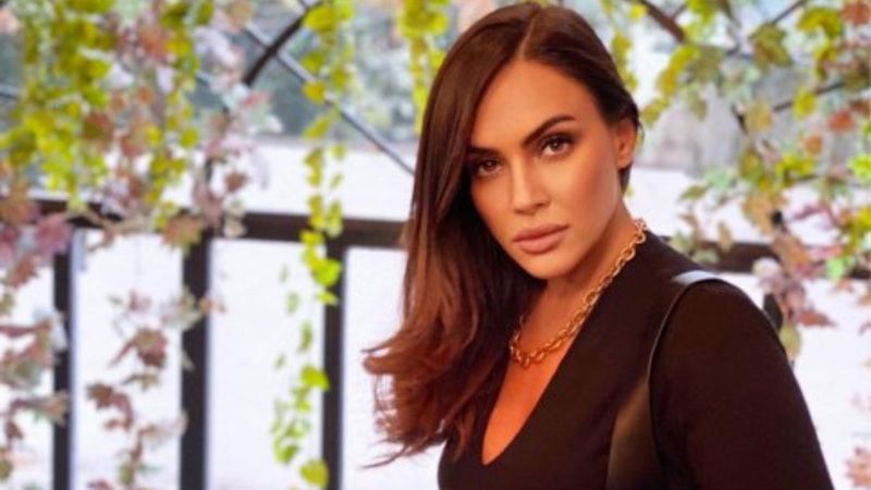 Buket Aydın vücudunu saran taytıyla alev alev! Fiziğiyle spor değil adeta şov yaptı...