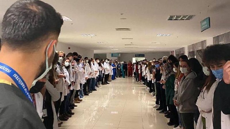 Muğla'da doktoru darbeden uzman çavuşa alkışlı protesto