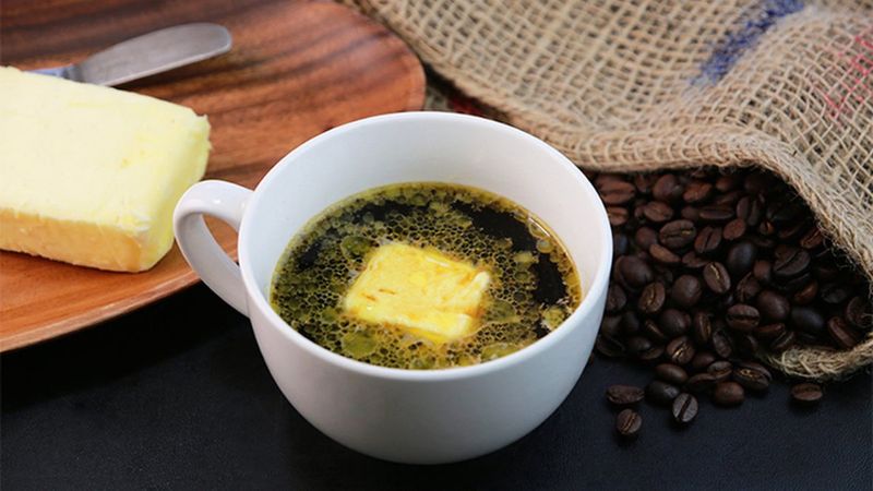 Her yudumda yağları eritiyor! Kahve tereyağ karışımının inanılmaz sonuçları