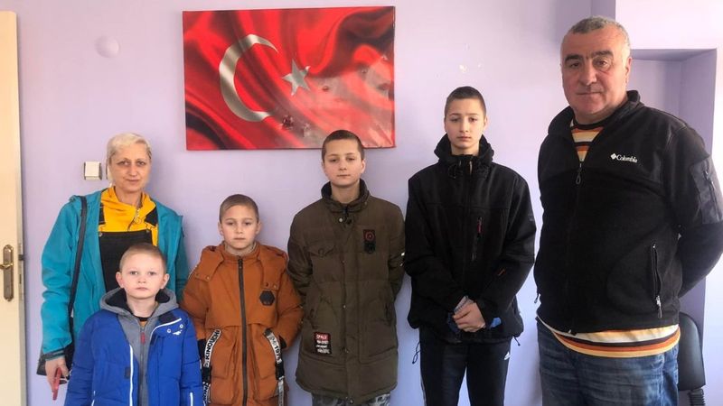 Zonguldaklı iş adamı evini Ukraynalı aileye açtı