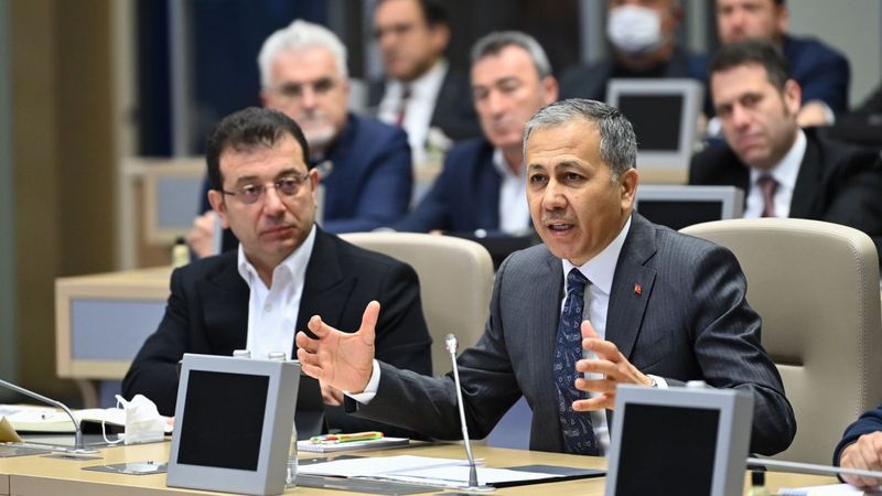 Ali Yerlikaya ve Ekrem İmamoğlu'ndan karla mücadele toplantısı