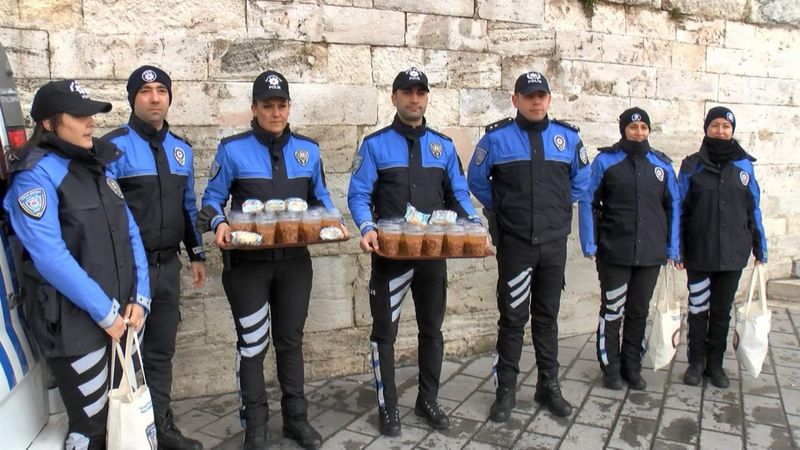 Üsküdar'da vatandaşlara Çanakkale menüsü dağıtıldı