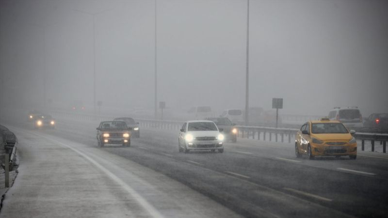 İstanbul'da kar şiddetini artırdı