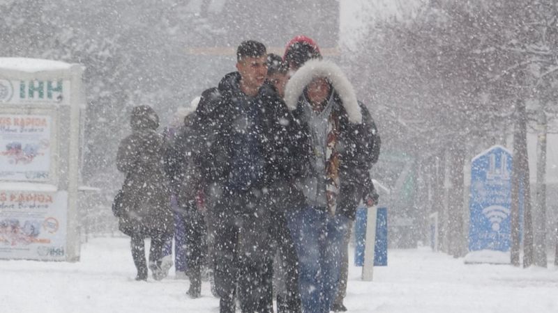 Erzurum'da kar yağışı aralıklarla devam ediyor