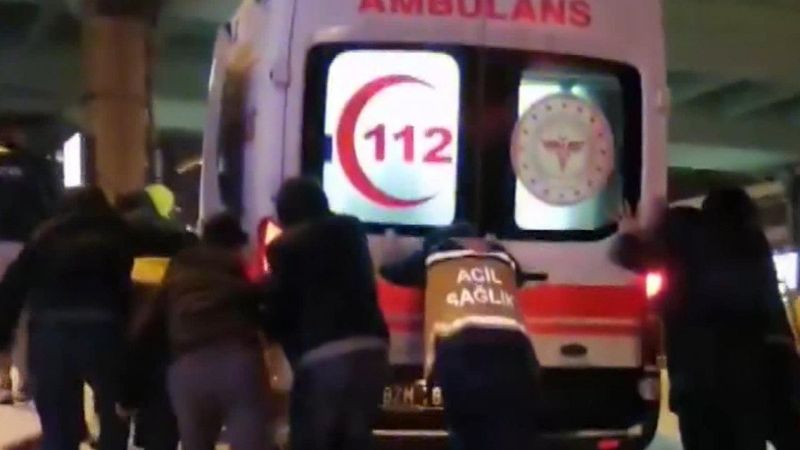 İstanbul'da, karlı yollarda sürücüler zor anlar yaşadı