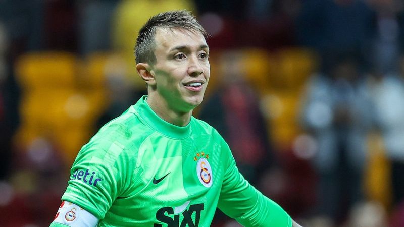 Fernando Muslera, ilk 11'e geri döndü