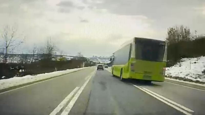 Kocaeli'de hatalı sollama yapıp sürücüyü tehdit eden otobüs şoförü