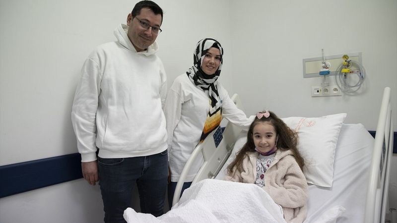 Ankara'da, çocuğun safra yolu tıkanıklığı mıknatısla açıldı