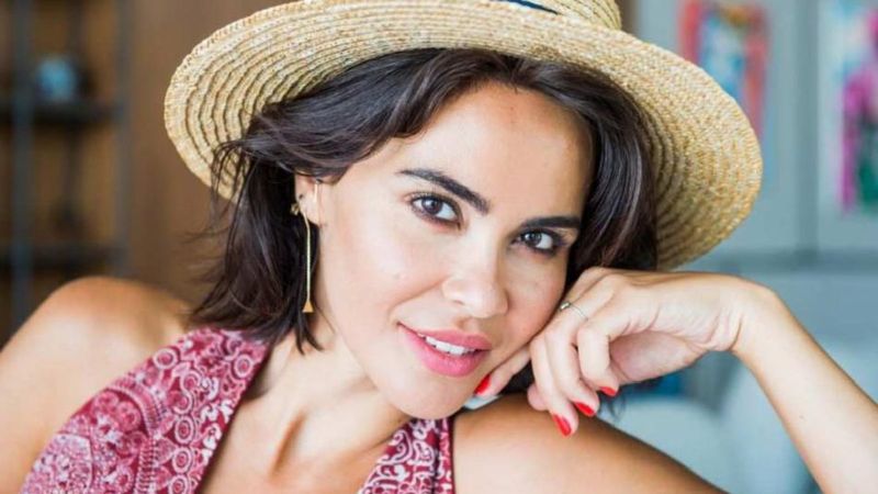 Volkan Demirel'in eşi Zeynep Sever Demirel pembe taytıyla amuda kalktı!