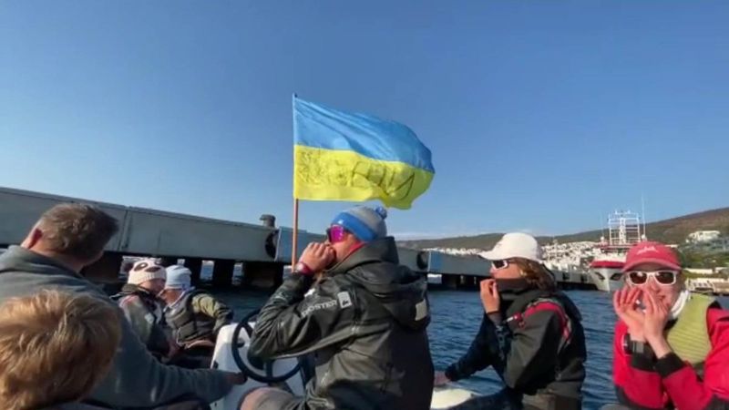 Abramoviç'in Muğla'ya gelen yatına, Ukraynalı yelkencilerden protesto