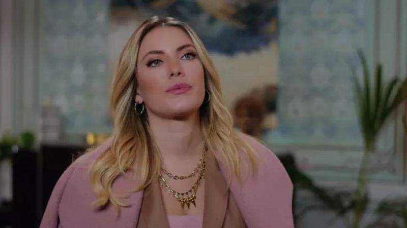 Yasak Elma'nın Yıldız'ı simsiyah saçları ve incecik kaşlarıyla 'Sen kimsin?' dedirtti! İnanamayacaksınız...