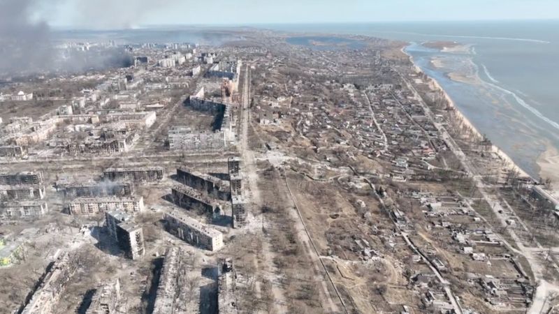 Rus bombardımanının ardından Mariupol'un havadan görünümü