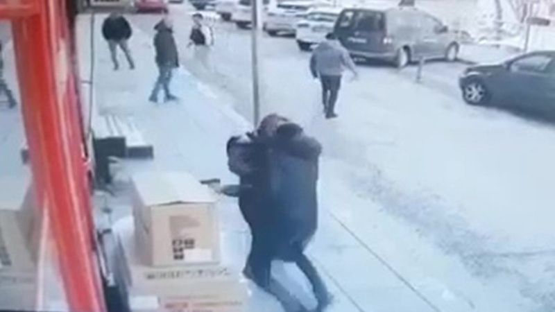 Düzce’de, husumetlisini sokakta silahla kovaladı