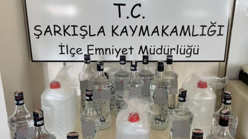 Sivas'ta polisin gözünden kaçmadı, sahte alkol üreten kişi yakalandı