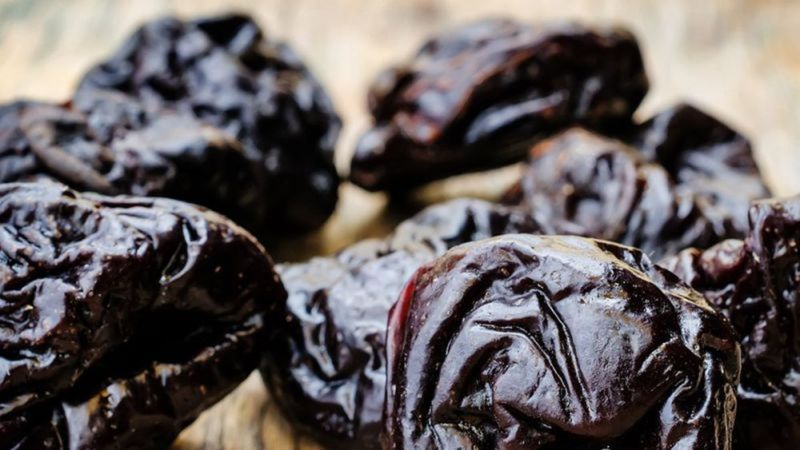 Anında tuvalete çıkartıyor! Kuru erik suyunun bağırsaklara etkisi inanılmaz...