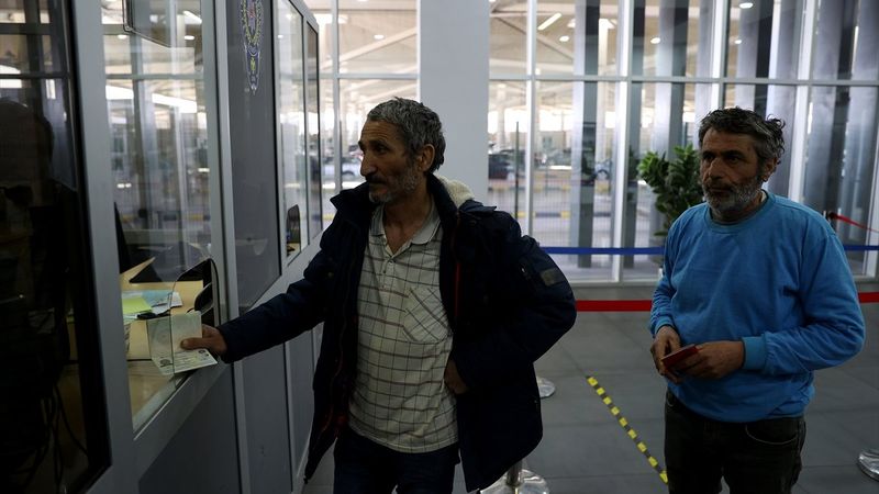 Mariupol'den tahliye edilen ilk kafile Türkiye'ye geldi