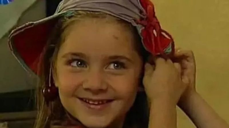 Can Ayşecik'in minik yıldızı Ecem Kanun'u gören dilini ısırıyor! Güzelliği küçüklükten belliydi...