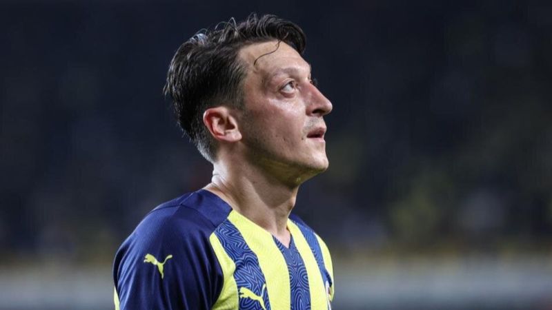 Dünya Mesut Özil'i konuşuyor