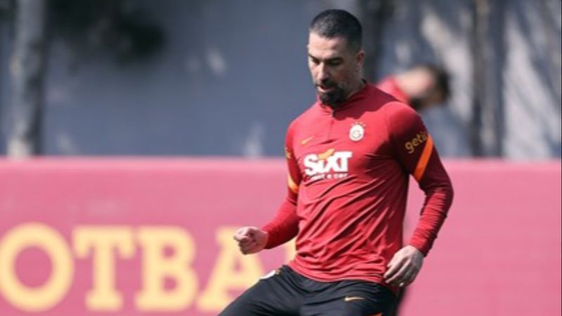 Galatasaray'da Arda Turan takımla beraber çalıştı