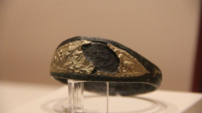 Çorum'da tarlada bulunan eşsiz Hitit bileziği