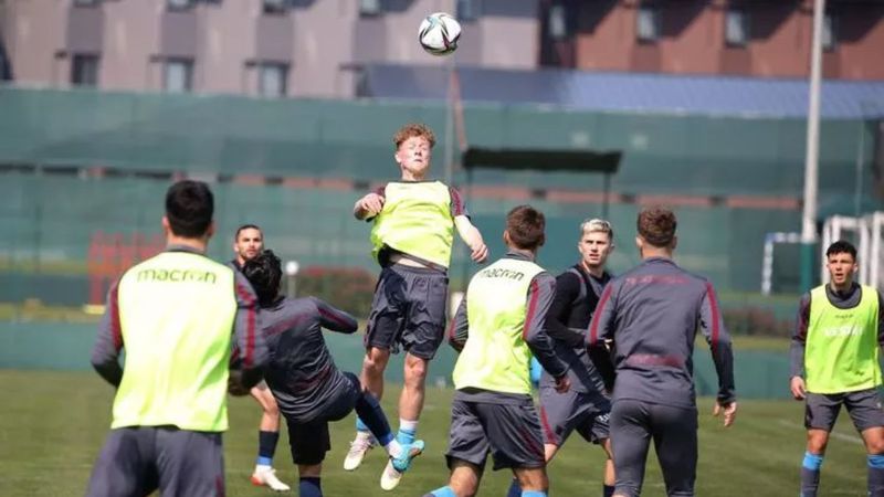 Trabzonspor, U19 takımıyla hazırlık maçı yaptı