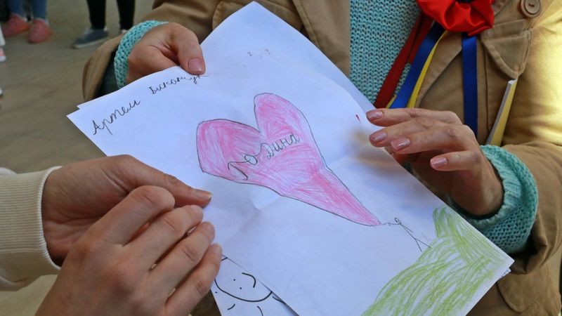 Savaş mağduru Ukraynalı çocuklar travmalarını çiziyor