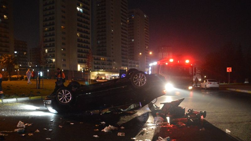 Küçükçekmece’de otomobilin takla atması sonucu 1’i ağır 6 kişi yaralandı