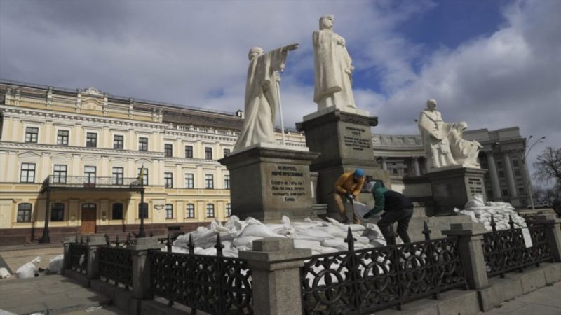 Kiev'deki büst ve heykeller korunuyor
