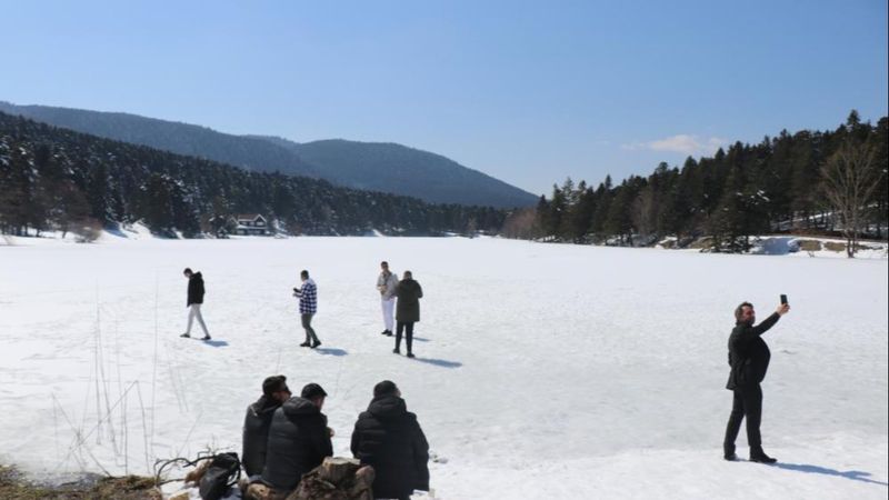 Gölcük Tabiat Parkı’na tatilci akını