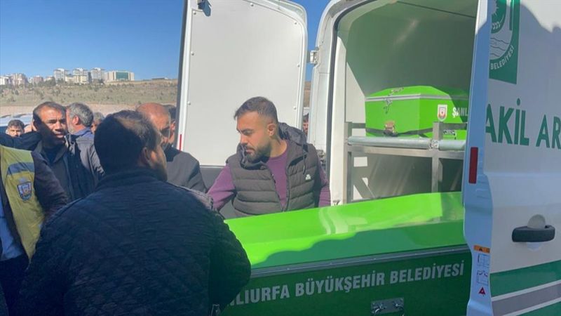 Şanlıurfa'da rüzgar etkisiyle çatıdan düşen işçi kurtarılamadı