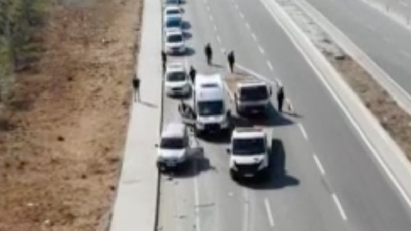 İstanbul'da bozulan aracını tamir eden şahıs, tırın altında kalarak can verdi