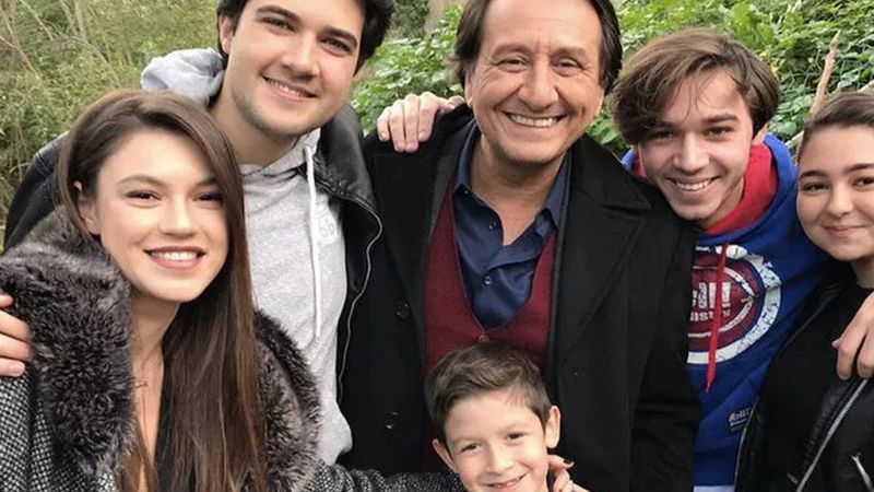 Arka Sokaklar'ın güzeli sosyal medyayı yıktı... Zeliş'in göğüsleri açıldı açılacak Hüsnü Komiser!