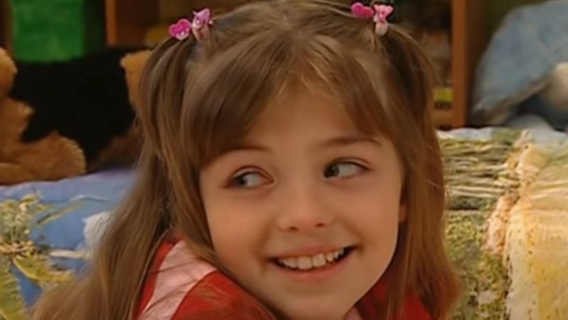 Sihirli Annem'in Ceren'i omuzlarını açıkta bırakan göğüs dekoltesiyle tam bir afet! 'Nevrimiz döndü be'