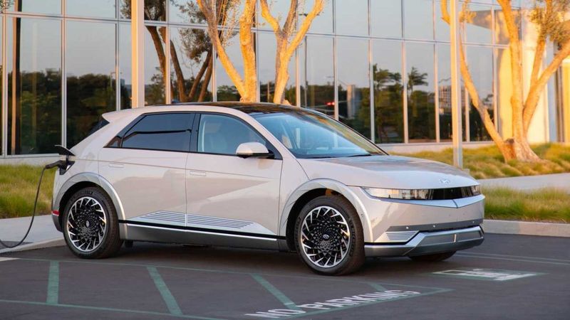 Hyundai, ilk 2 ayda 74 bin elektrikli araç sattı