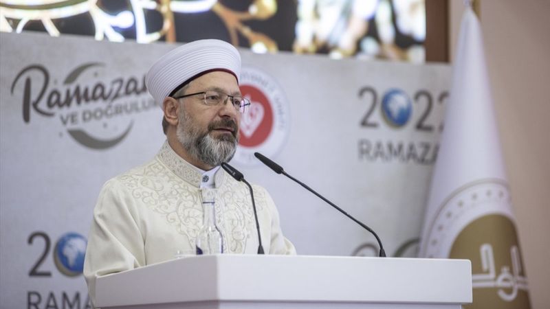 Ali Erbaş: Teravih namazları camilerde cemaatle kılınacak