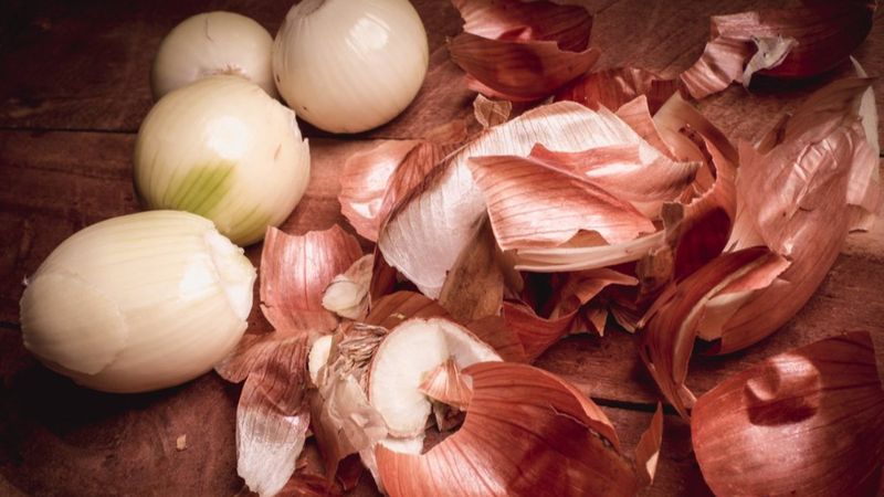 Hastalıkları resmen resetliyor! Soğan kabuğunu kaynatıp içmenin 7 faydası