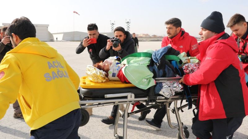 Van'da kayarken çığ altında kalan İtalyan için seferberlik