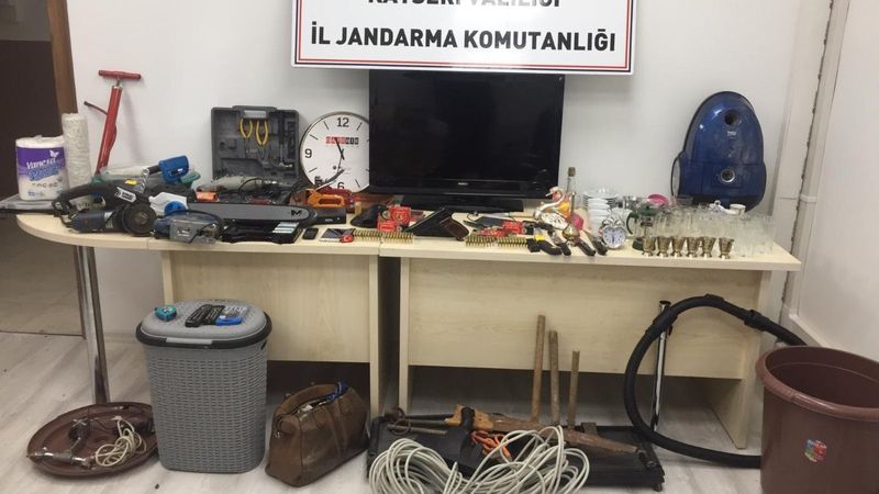 Kayseri'deki eve dadanan hırsız, uygulama noktasında yakalandı